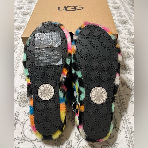 UGG WOMEN’S FLUFF YEAH BLACK/MULTI COLOR SLIPPER/SANDAL SIZE 6 - Picture 10 of 12